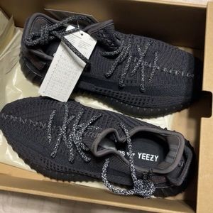 Black reflective Yeezys size 7 in mens and 8-8 1/2 in womens.
